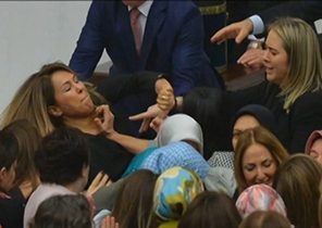 درگیری فیزیکی نمایندگان زن پارلمان ترکیه + فیلم