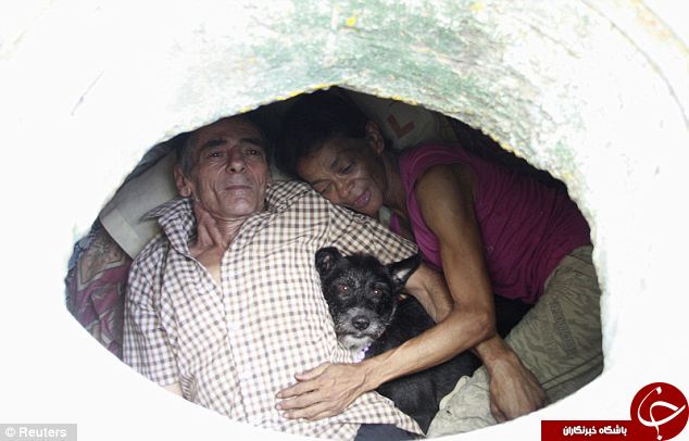 زندگی زوج کلمبیایی در داخل فاضلاب + تصاویر