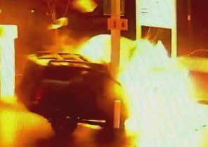 سرعت بالای راننده پمپ گاز را به آتش کشید +فیلم