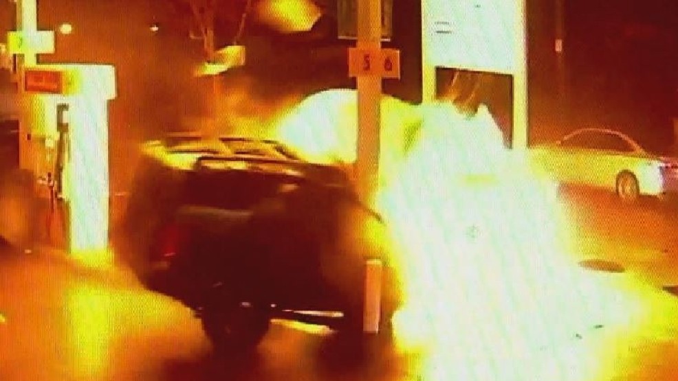 سرعت بالای راننده پمپ گاز را به آتش کشید +فیلم