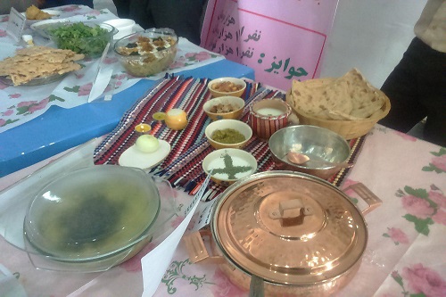 جشنواره غذاهای سنتی و ایرانی در دانشگاه آزاد واحد سما کرج برگزار شد