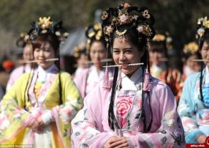 تربیت زنان راهنمای گردشگری در چین +تصاویر