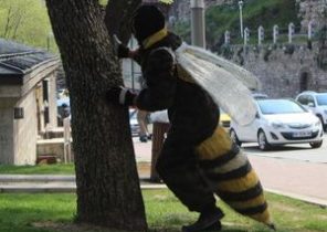 مرد زنبوری در خیابان‌های ترکیه+عکس