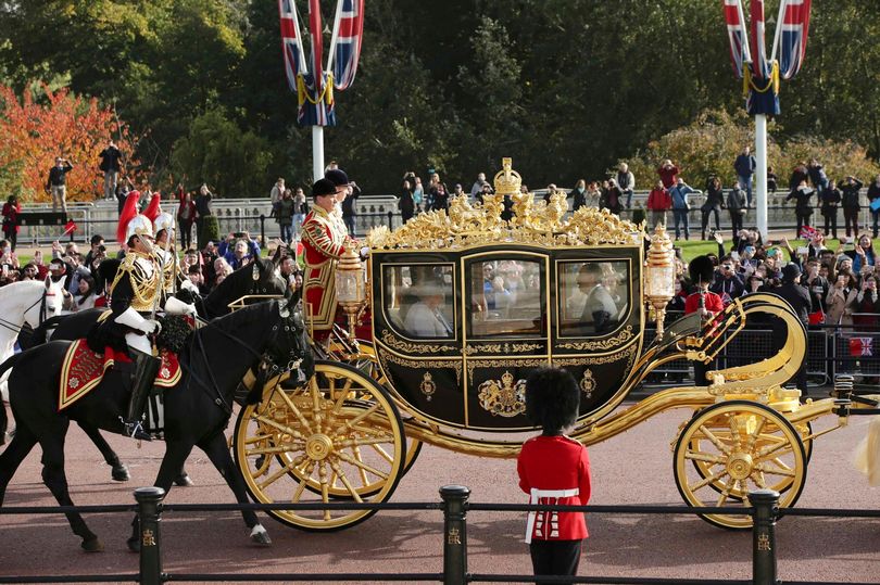 اصرار ترامپ برای سوار شدن به کالسکه ملکه در حین سفر به انگلیس