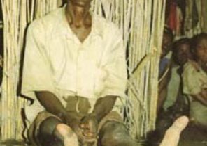 پاهای بسیار عجیب افراد قبیله ای آفریقایی/عکس