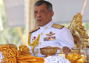 طبل رسوایی پادشاه تایلند در جهان زده شد +تصاویر