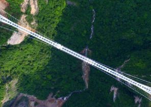 طولانی ترین پل معلق جهان در کجا ساخته شد؟
