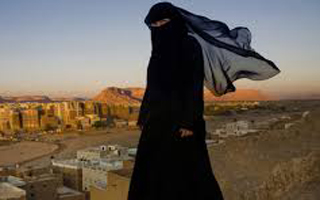 خانم وزیر داعشی در یک اردوگاه به دام افتاد+تصاویر
