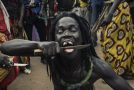 مراسم عجیب مردان سنگالی برای نمایش قدرت +تصاویر
