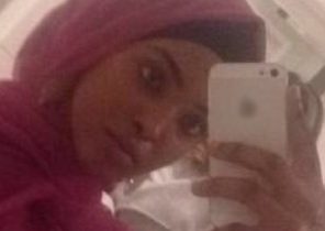 تلاش فرد نژادپرست برای کشف حجاب دختر مسلمان+تصاویر