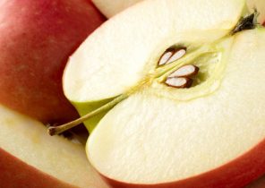 با خوردن دانه های سیب خطر مرگ در کمین شماست!