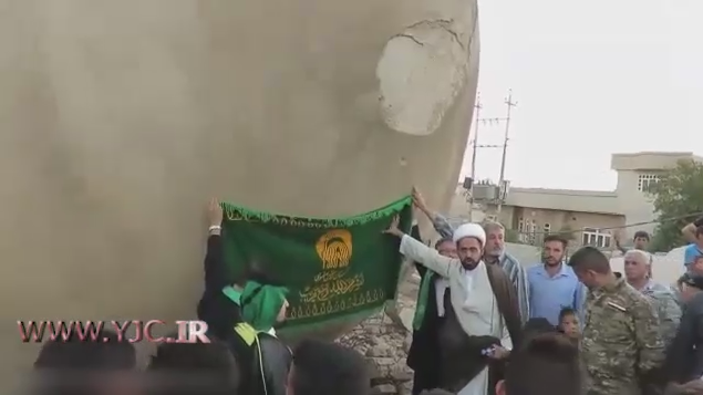 نصب پرچم حرم رضوی بر مسجدی که محل خلافت ابوبکر البغدادی بود + فیلم