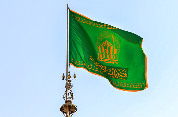 نصب پرچم رضوی در حرم حضرت رقیه (س)+ تصاویر