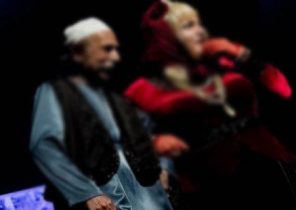 ترویج بی‌بند و باری و رقص و آواز در تئاترهای تهران + فیلم