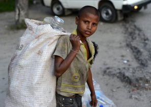 افزایش بیش از پیش کودکان کار و خیابان در کرج/ کودکان کار قربانی اهمال خانواده وجامعه