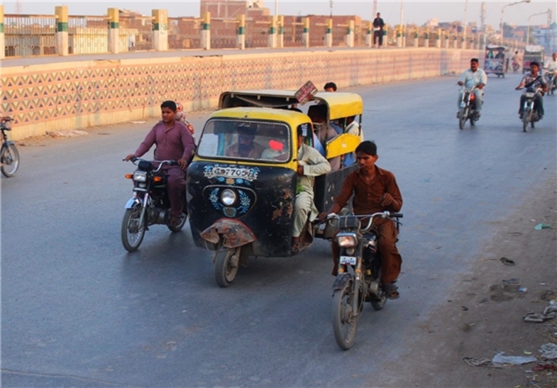 «مینی تاکسی» در پاکستان +تصاویر