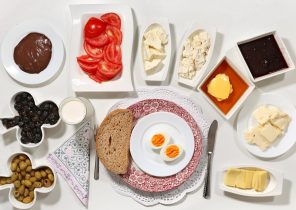 ۵ عادت غلط درباره صبحانه خوردن که باید از آنها دوری کرد
