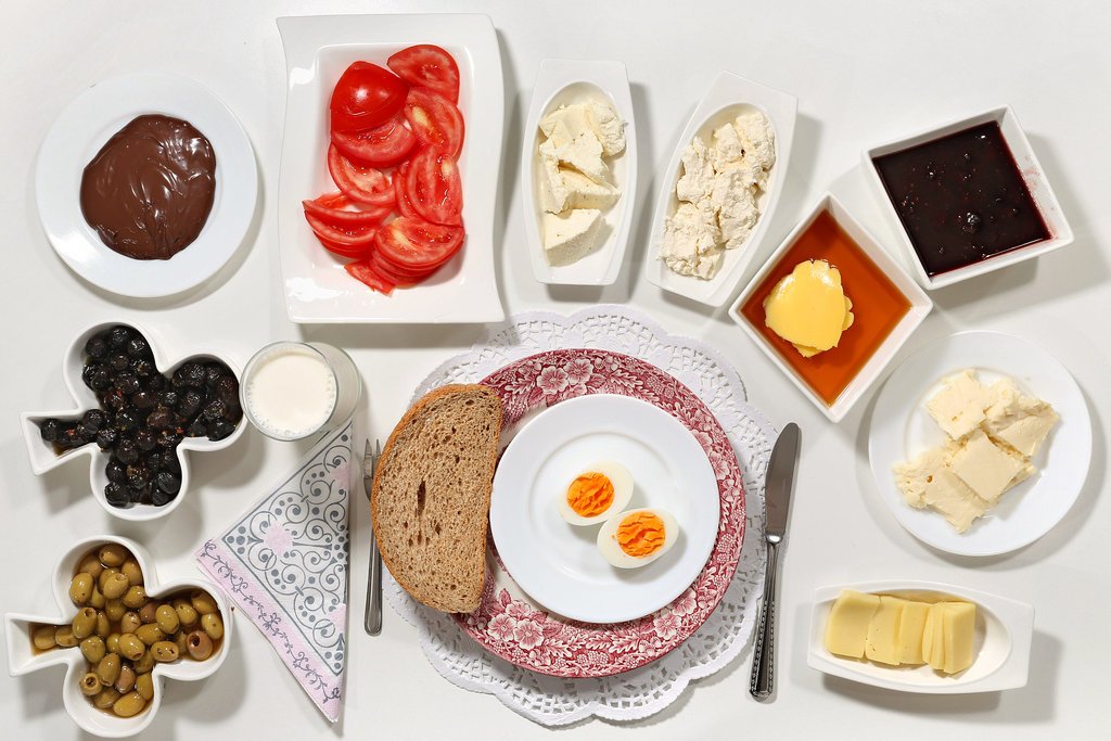 ۵ عادت غلط درباره صبحانه خوردن که باید از آنها دوری کرد
