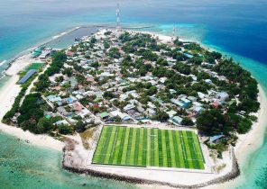 زیباترین زمین چمن فوتبال در مالدیو + تصاویر