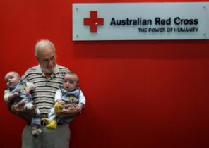 خون این مرد جان بیش از دو میلیون نوزاد را نجات داده است!+ تصاویر