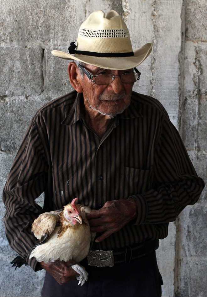 یک پیرمرد مکزیکی مدعی عنوان «پیرترین فرد جهان» شد+تصاویر