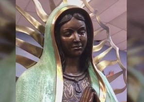 اشک‌های مجسمه مریم مقدس صحت دارد؟ +فیلم