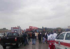 واژگونی اتوبوس حامل دانش‌آموزان تبریزی/۲ نفر کشته و ۴۰ نفر زخمی + عکس