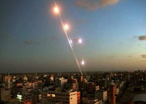 حمله هوایی رژیم صهیونیستی به نوار غزه و پاسخ نیروهای مقاومت با بیش از ۲۰۰ موشک + فیلم و تصاویر