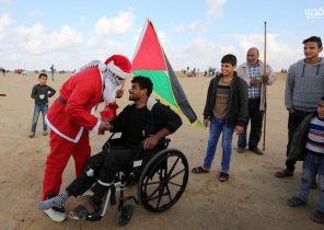 حضور افتخاری بابانوئل در مرز غزه و رژیم صهیونیستی +تصاویر