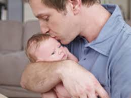 فواید در آغوش گرفتن کودک چیست؟