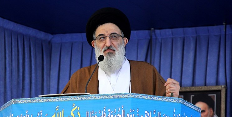 نیروی های انقلابی در تببین شخصیت امام خمینی (ره) بیشتر سخن بگویند