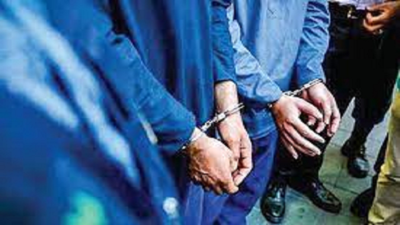 دستبند پلیس بر دستان فروشندگان مواد مخدر در محمد شهر