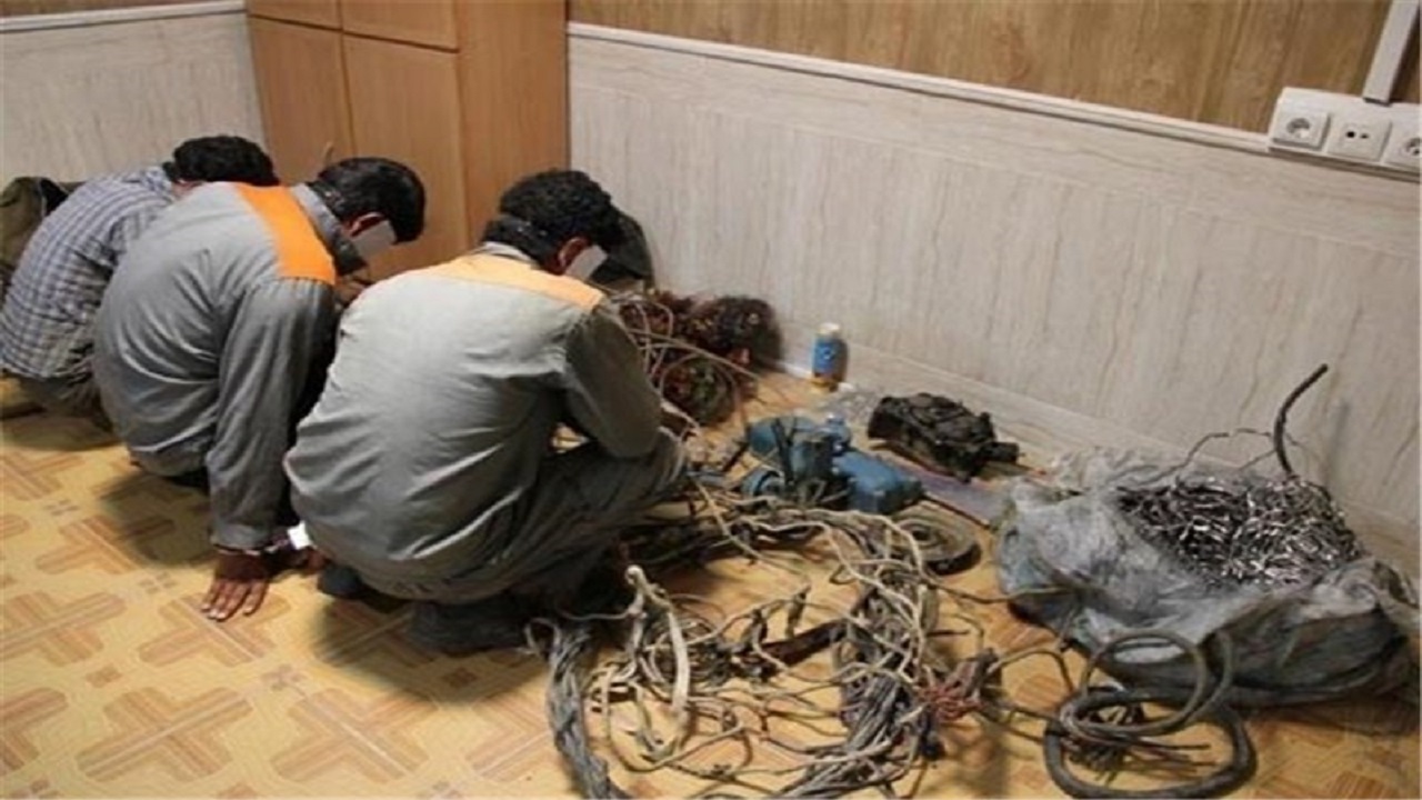 دستبند پلیس بر دستان سارقان کابل برق منطقه چندار