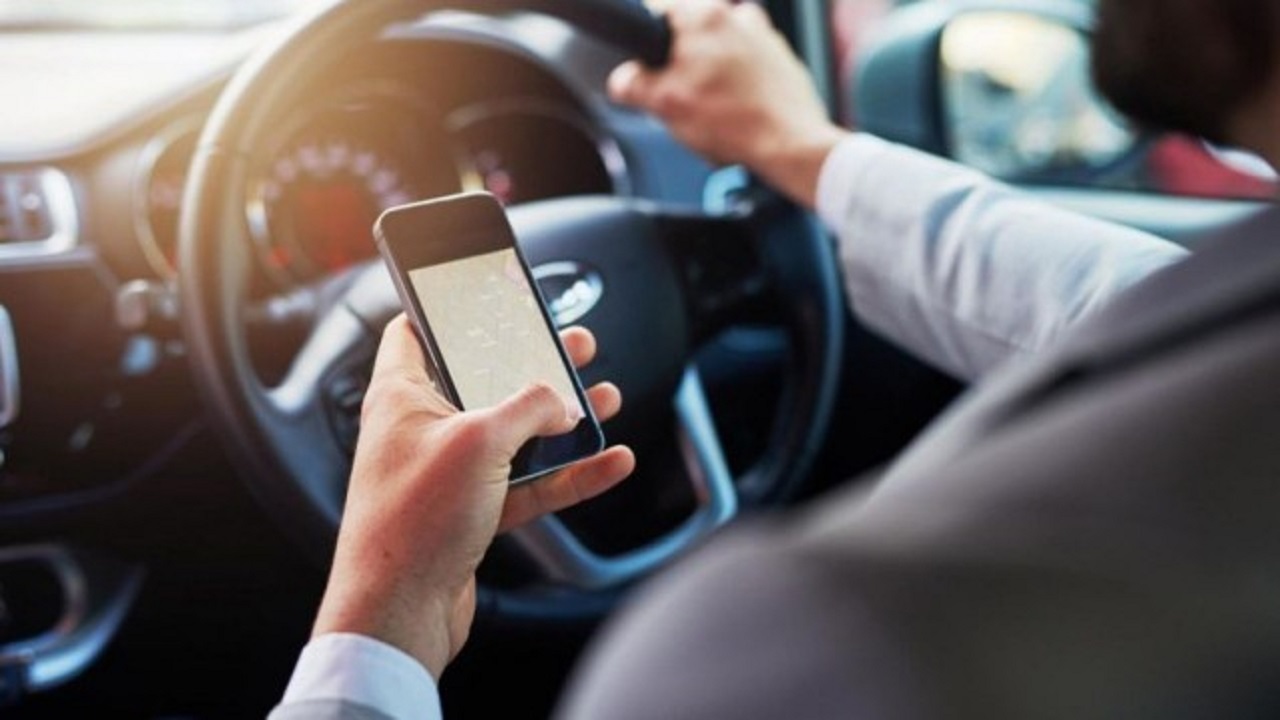 نقش استفاده از تلفن همراه در تصادفات رانندگی
