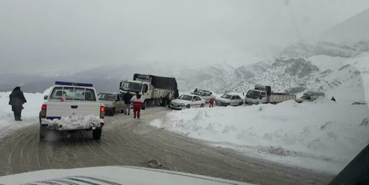 مسدود شدن جاده چالوس و آزاد راه تهران – شمال در پی بارش برف