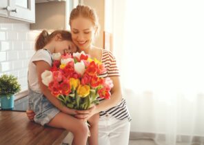 متن عاشقانه برای مادر (زیبا، کوتاه و خاص)