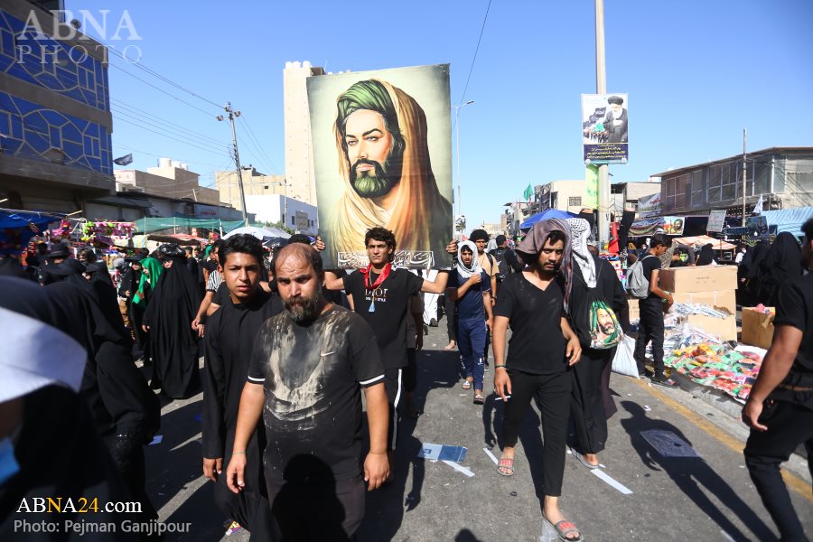 خروش زائران حسینی در پیاده‌روی اربعین اباعبدالله(ع) به سوی کربلا