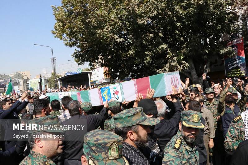 عکس/ تشییع پیکر شهدای مدافع امنیت در مشهد