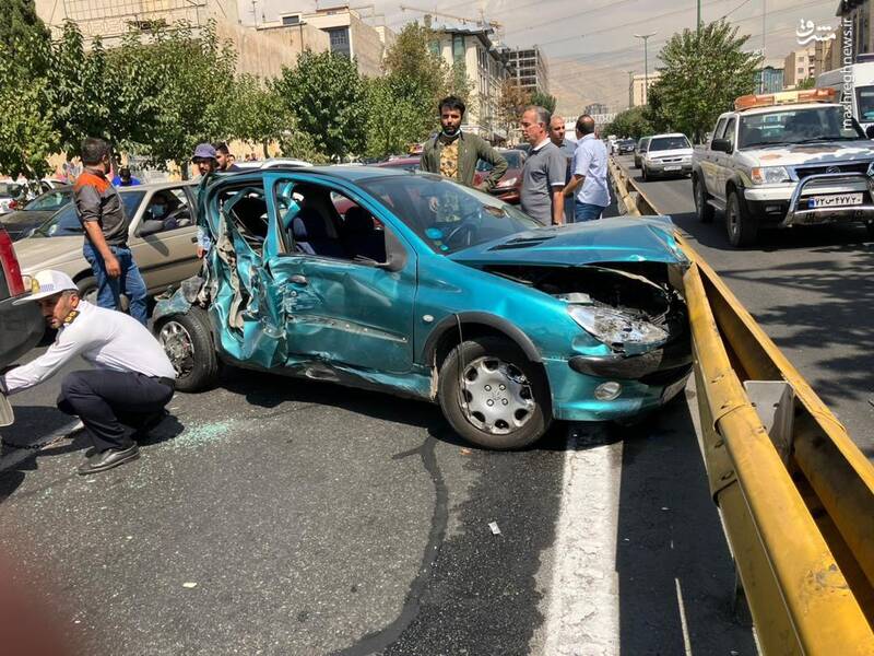 عکس/ تصادف کامیون با ۶ خودرو در تهران