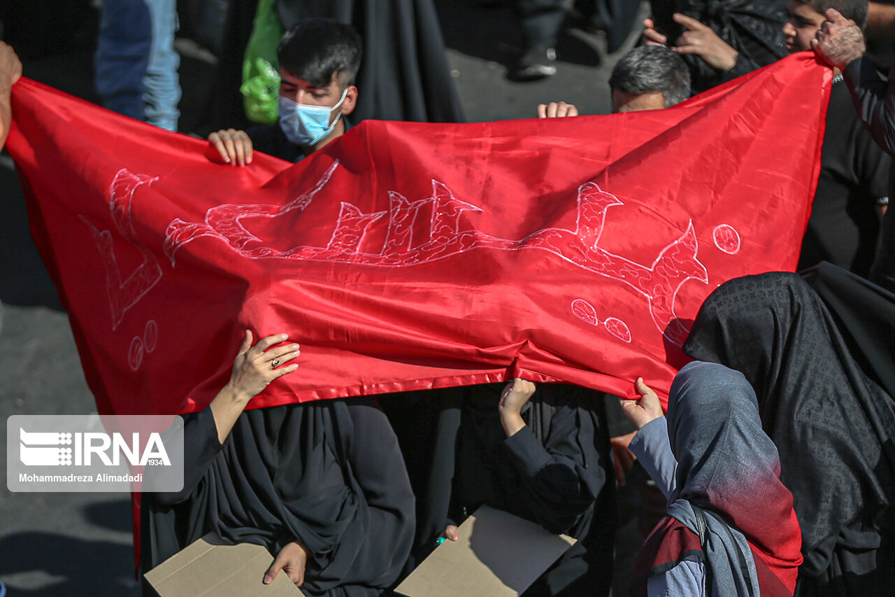 پیاده روی جاماندگان اربعین در تهران- ۳