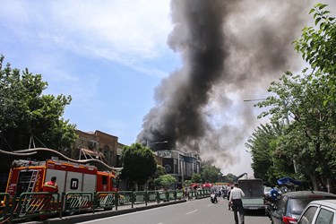 آتش‌سوزی گسترده انبار لوازم موتورسیکلت در میدان رازی تهران