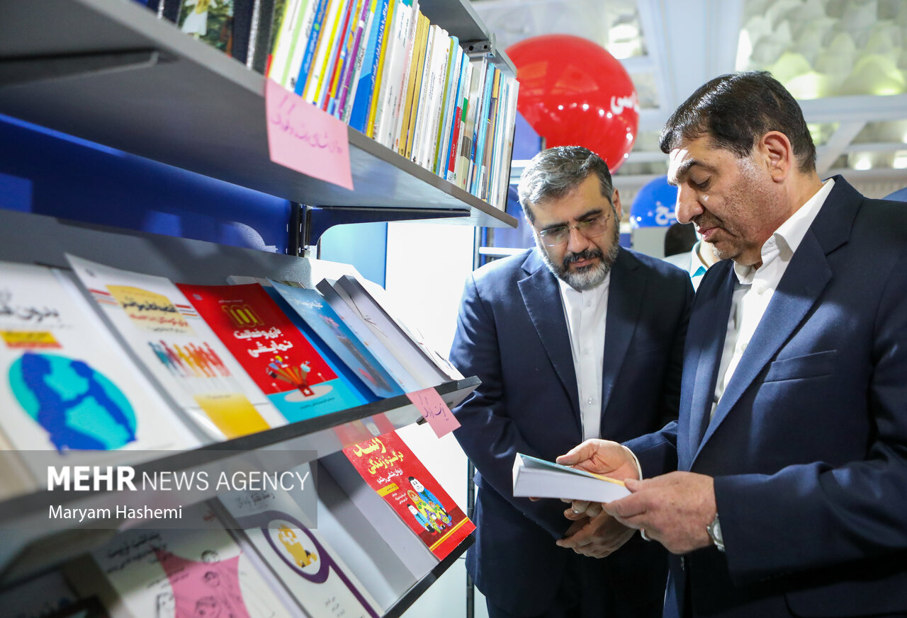 بازدید محمد مخبر از سی و چهارمین نمایشگاه بین المللی کتاب تهران