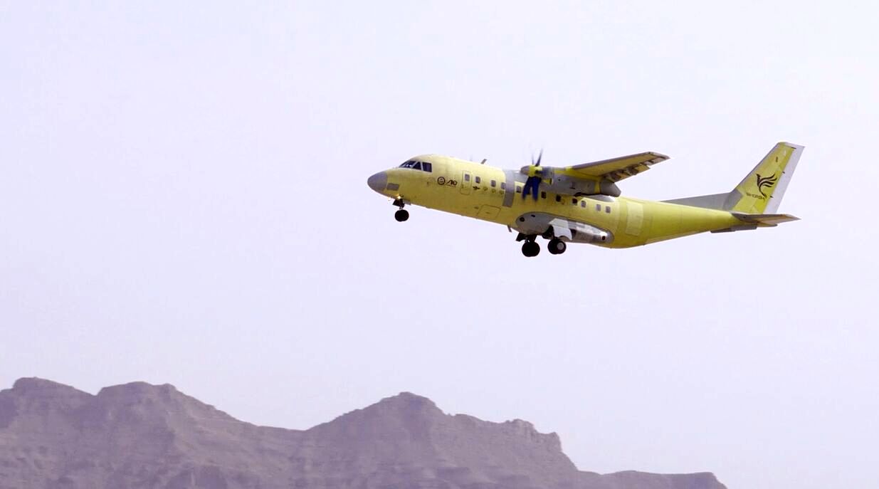 تست پرواز هواپیمای ایرانی سیمرغ با موفقیت انجام شد