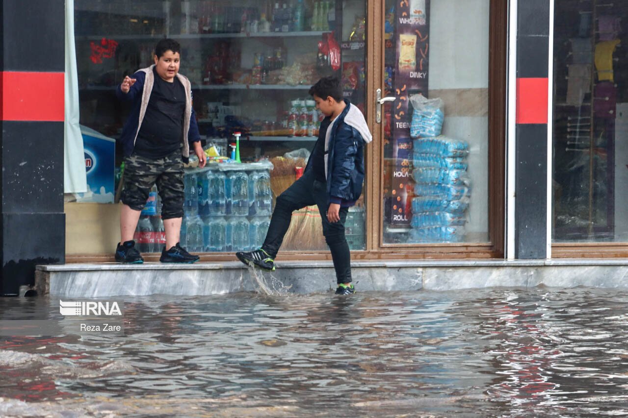 تصاویر: بارش باران و آبگرفتگی شدید معابر اردبیل