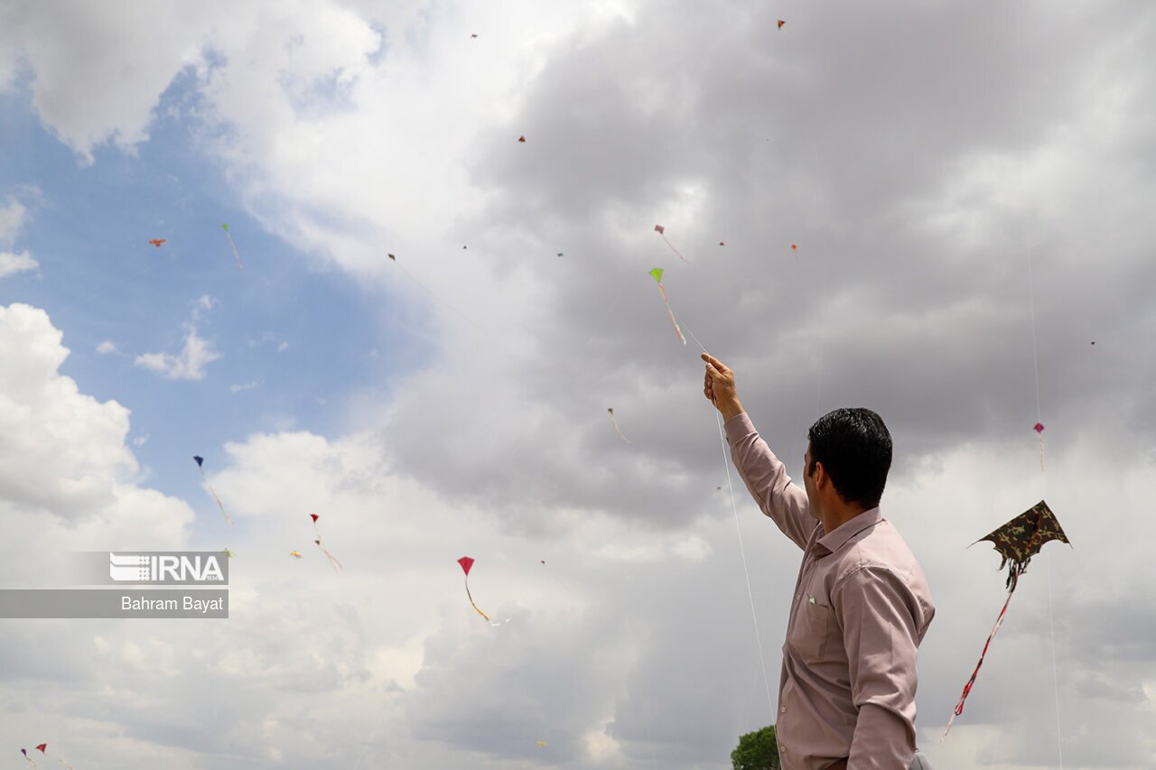 تصاویر: جشنواره باد بادک ها در زنجان