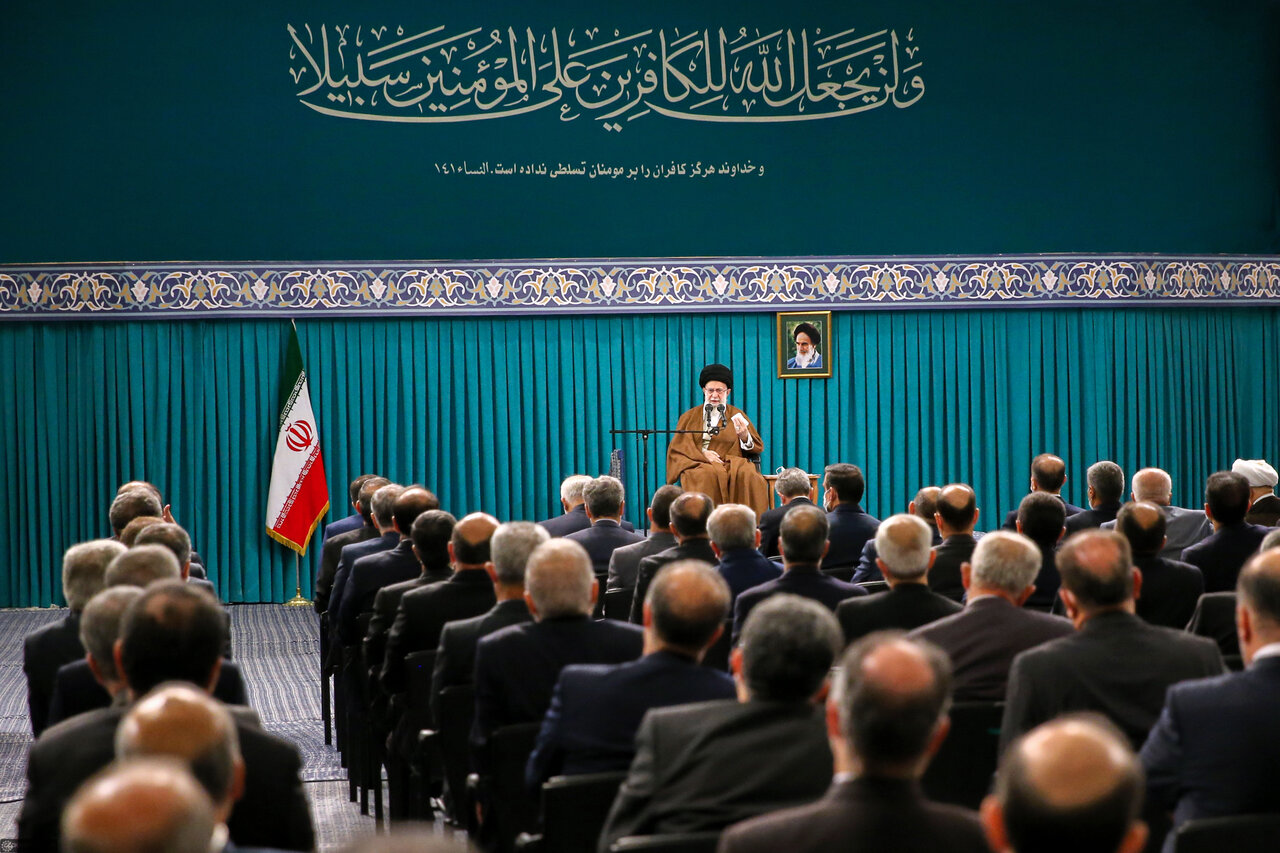 تصاویر | دیدار مدیران ارشد وزارت خارجه و سفیران جمهوری اسلامی با رهبر انقلاب