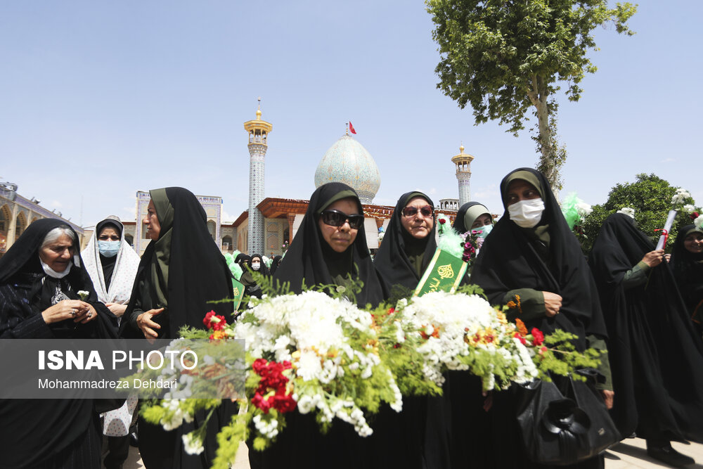 شادپیمایی خدام و زنان در روز ولادت حضرت معصومه (س) – شیراز