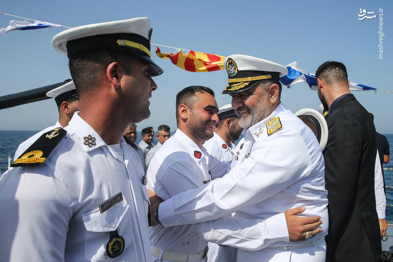عکس/ استقبال فرمانده نیروی دریایی از دریانوردان ایرانی