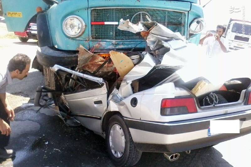 عکس/ تصادف مرگبار پژو با کامیون در جاده تبریز