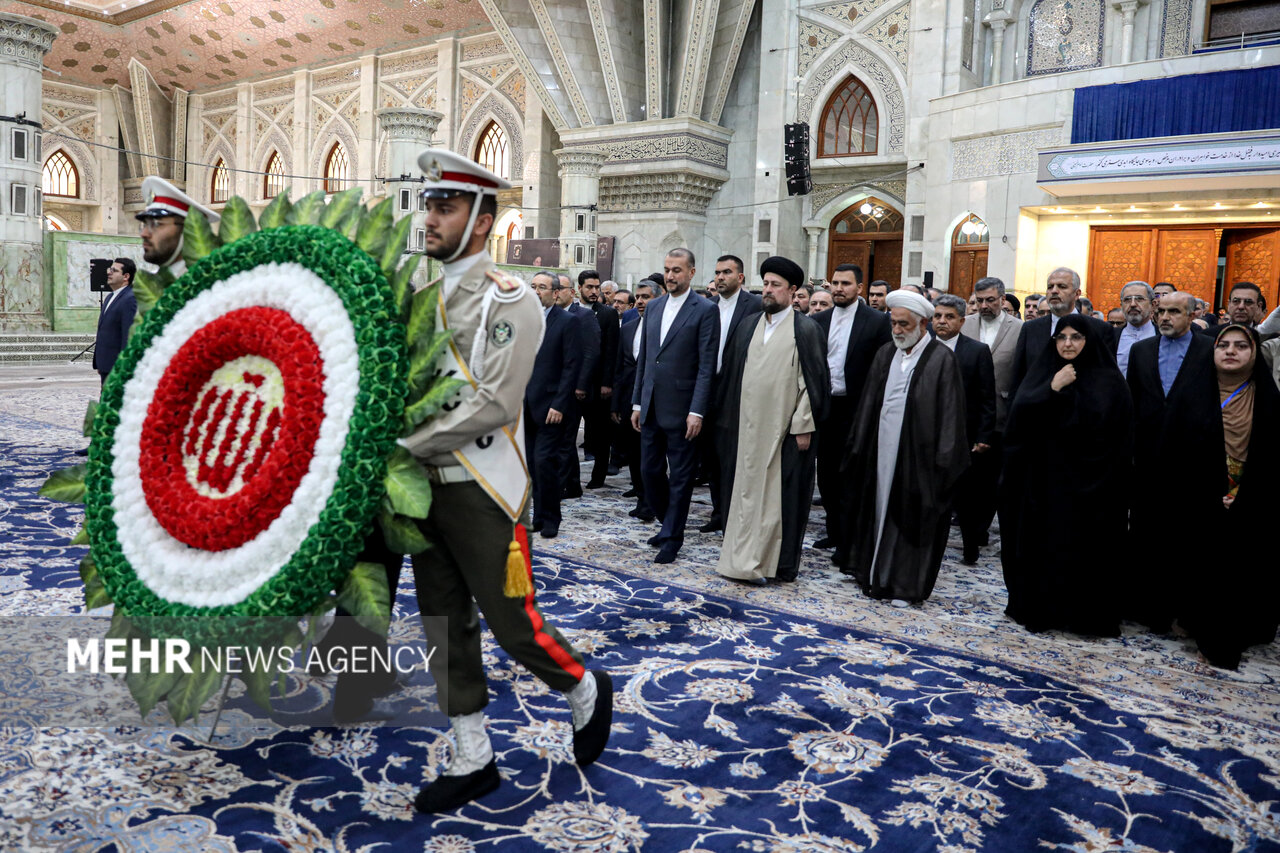 مراسم تجدید میثاق وزیر امور خارجه با آرمان‌های امام خمینی (ره)